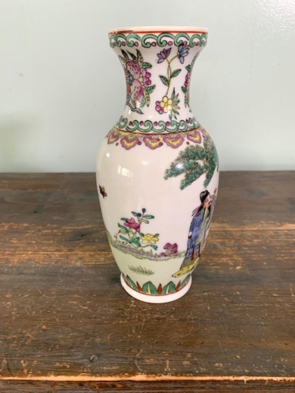 Chinese Porcelain Small Vase - Picture 4 of 5
